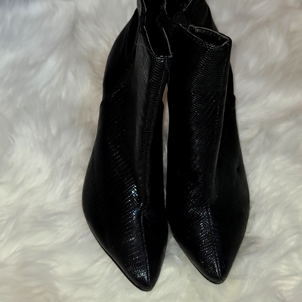 Black Faux Snakeskin Booties Sz 7.5 Akira